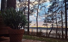 Zakątek Wdzydze -domek nr 7 w pierwszej linii od jeziora
